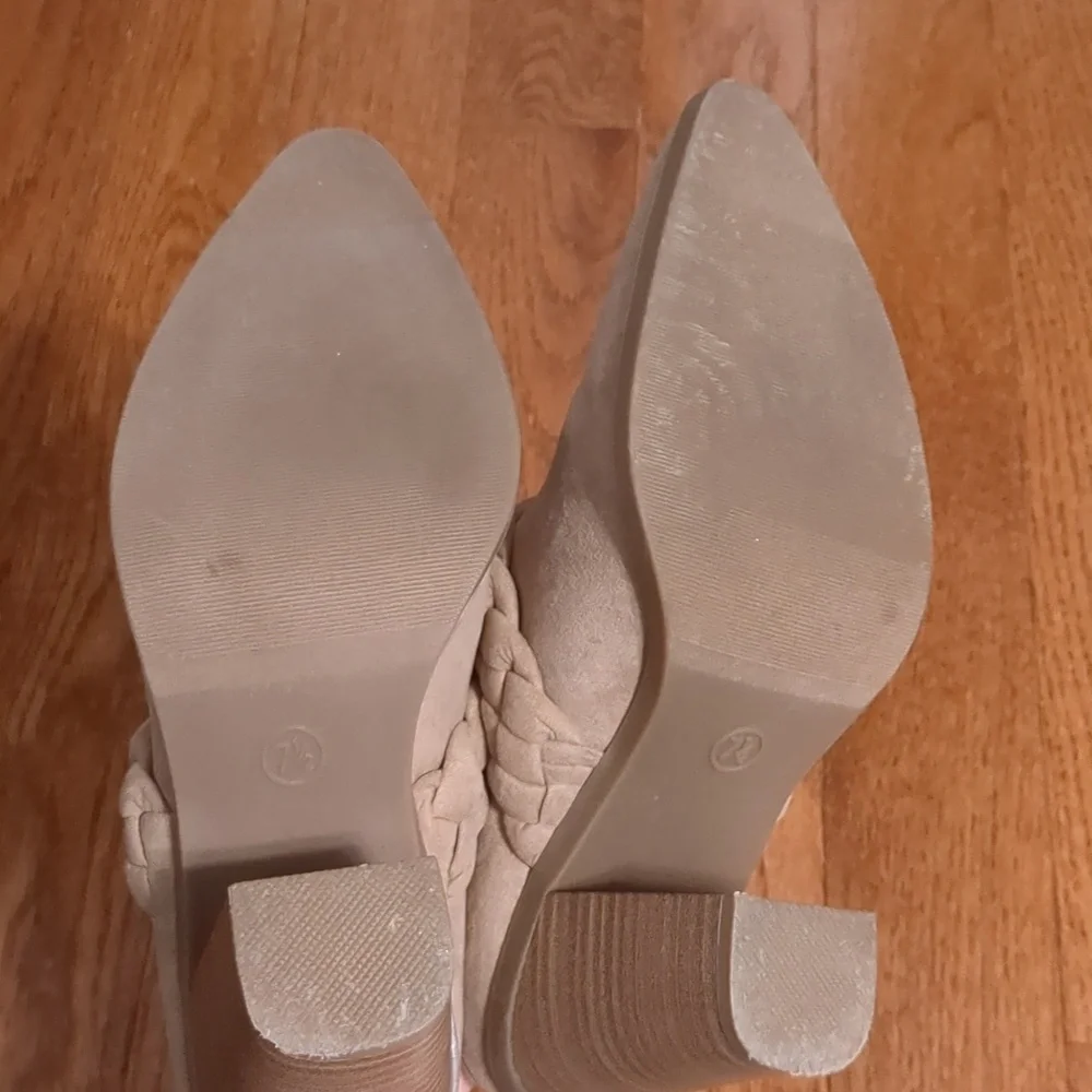 Universal Thread Booties - Picture 4 of 7